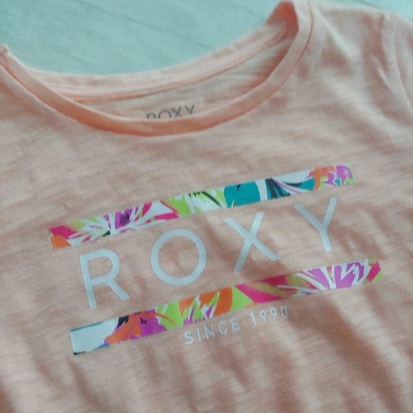 ROXY NEW Short Sleeve Top & Floral French Terry Shorts - Picture 4 of 12